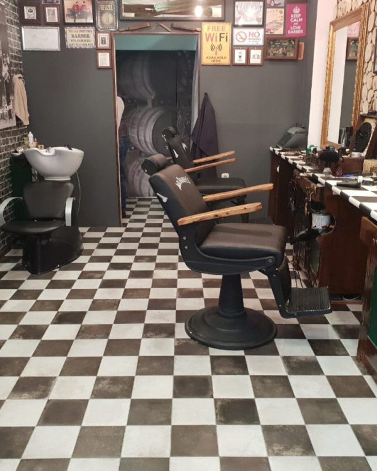 Brijačka stolica u Master's Barber Shopu